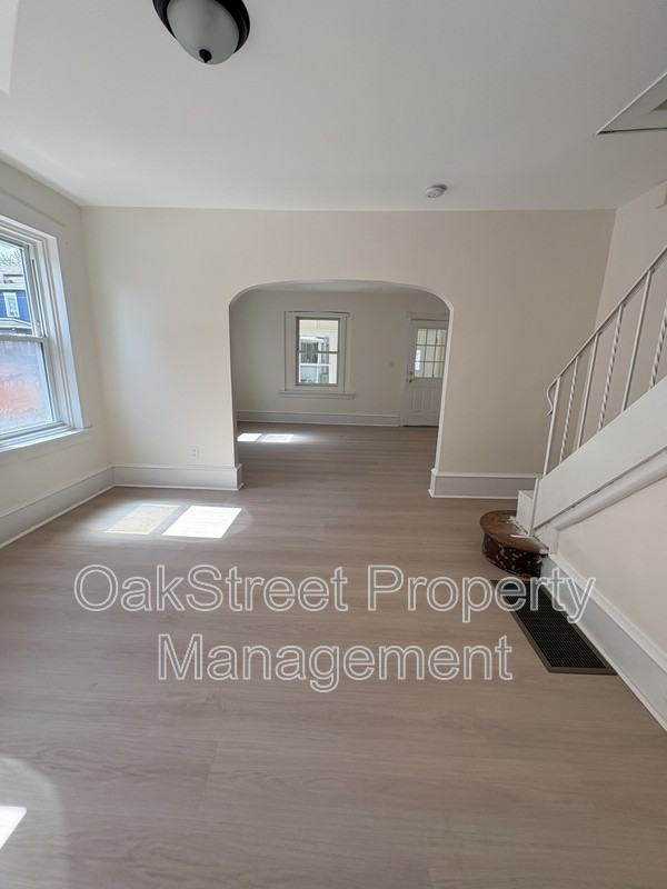705 Powell St - Photo 3 of 14