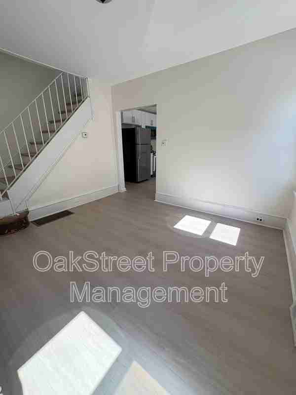 705 Powell St - Photo 6 of 14
