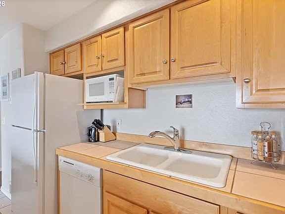 5201 Sw Highway 101 #12 - Photo 7 of 14