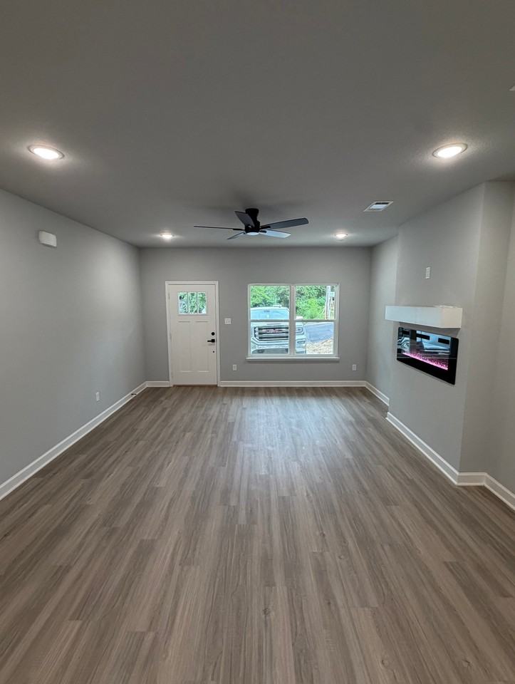 504 E Sevier St - Photo 4 of 17