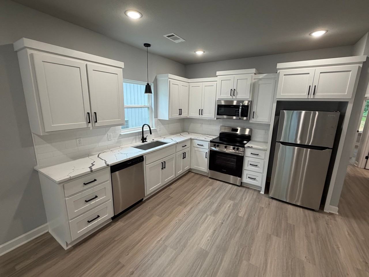 504 E Sevier St - Photo 5 of 17