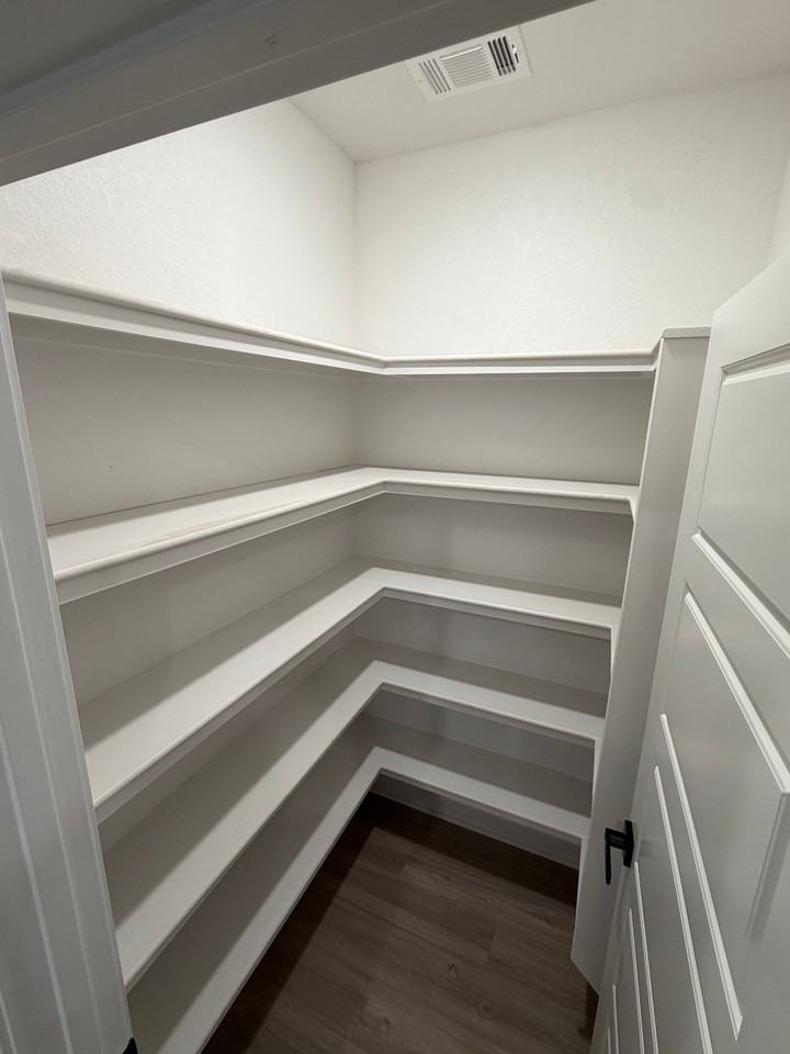504 E Sevier St - Photo 7 of 17