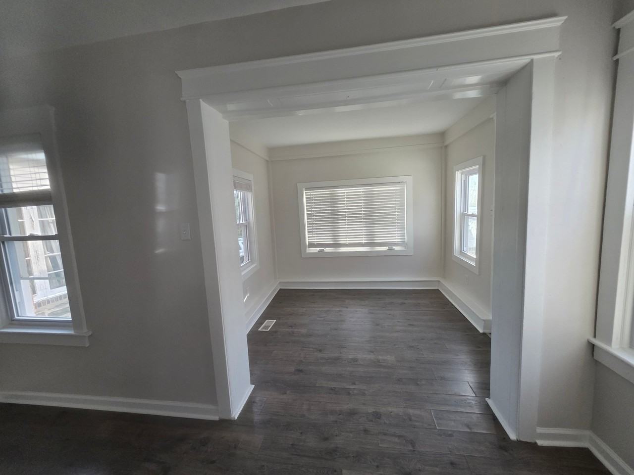 233 Leon Ave - Photo 3 of 31