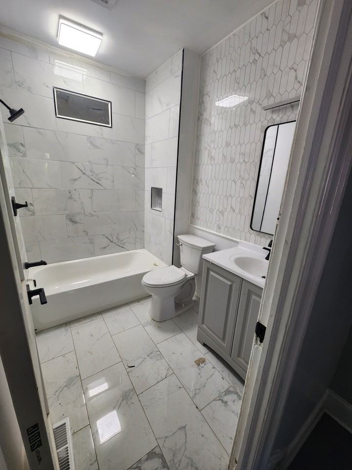 1223 Staples St Ne - Photo 4 of 18