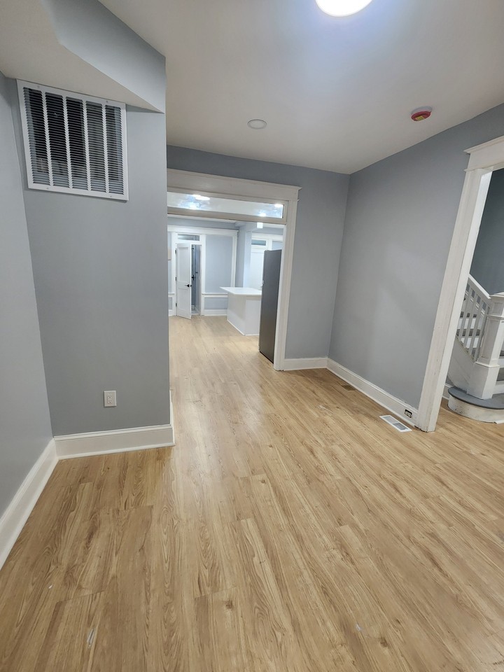 1223 Staples St Ne - Photo 6 of 28