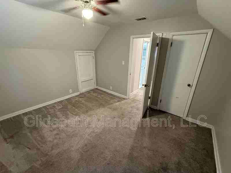 1501 Broadmoor Rd - Photo 3 of 31