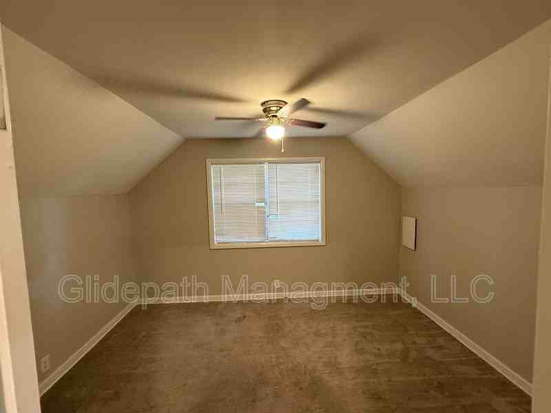 1501 Broadmoor Rd - Photo 4 of 31