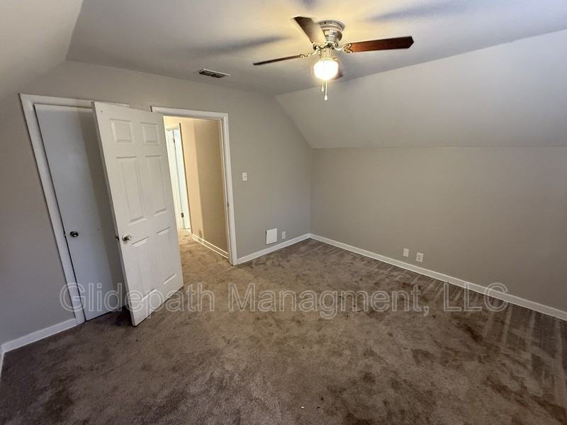 1501 Broadmoor Rd - Photo 5 of 31