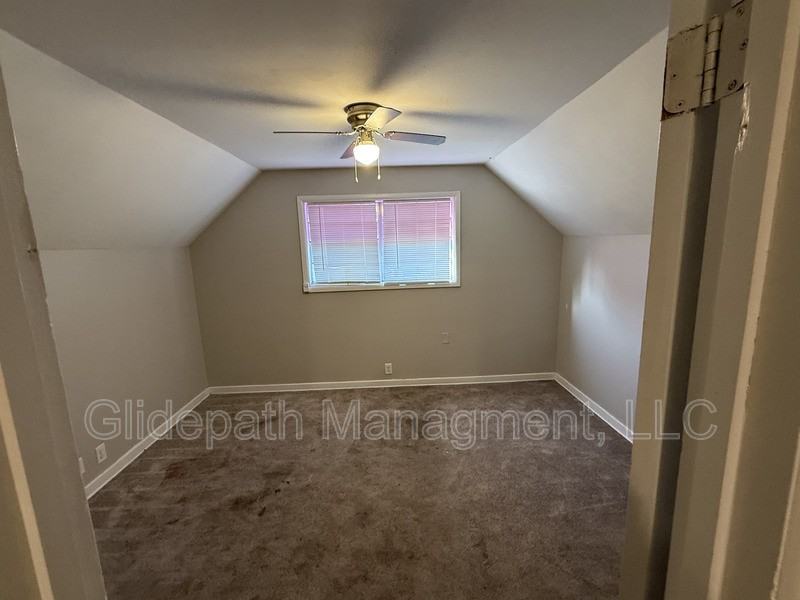 1501 Broadmoor Rd - Photo 6 of 31