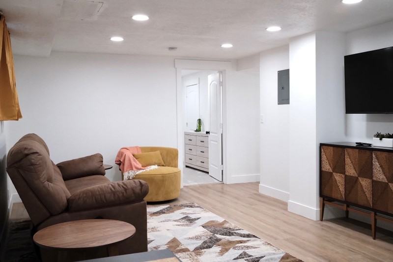 281 E Center St - Photo 2 of 24