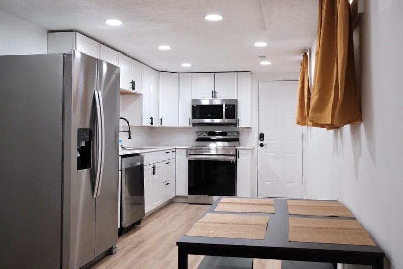 281 E Center St - Photo 4 of 24