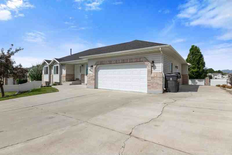 1033 Nw - Photo 4 of 14