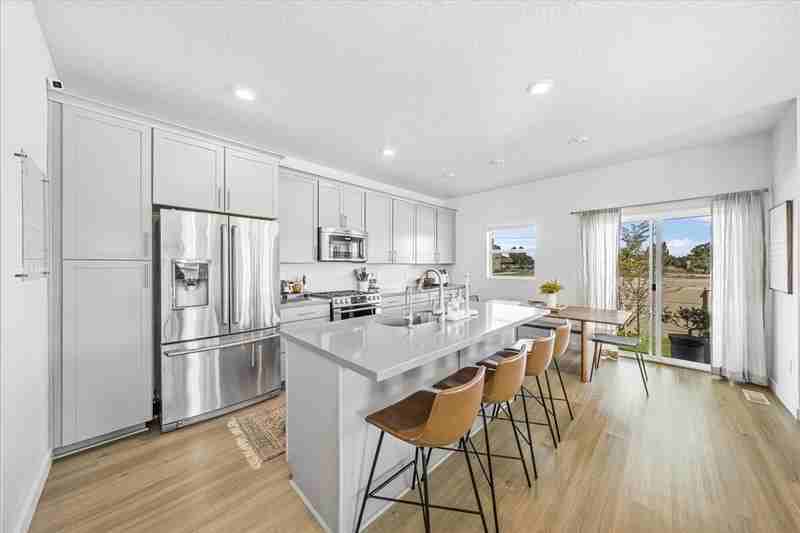 1502 W Sparta Way - Photo 6 of 31