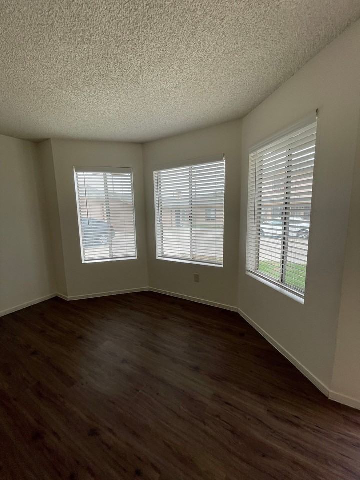 1431 Cimarron Ct #3 - Photo 3 of 10