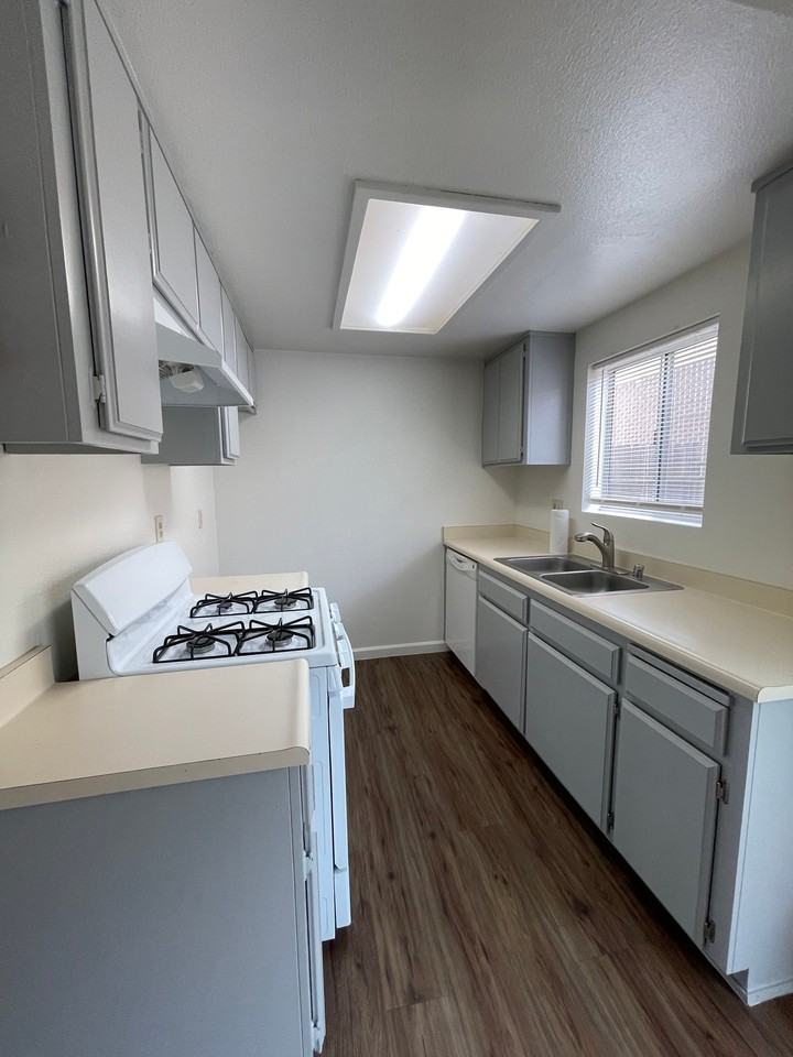 1431 Cimarron Ct #3 - Photo 4 of 10