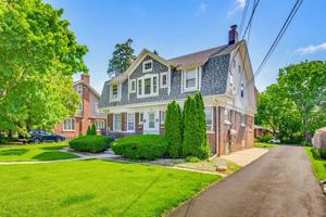 featured image of 6335 7th Ave #LOWER