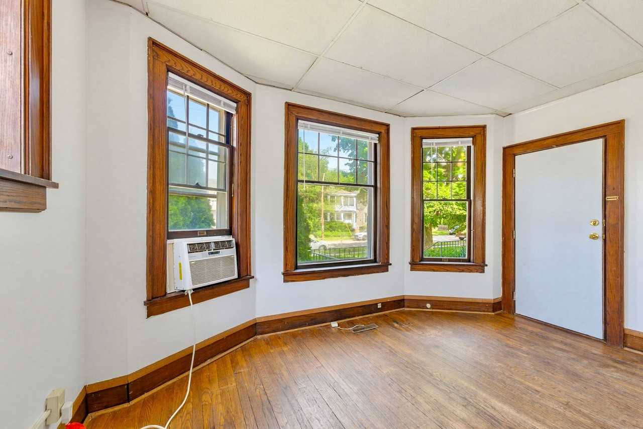6335 7th Ave - Photo 4 of 12
