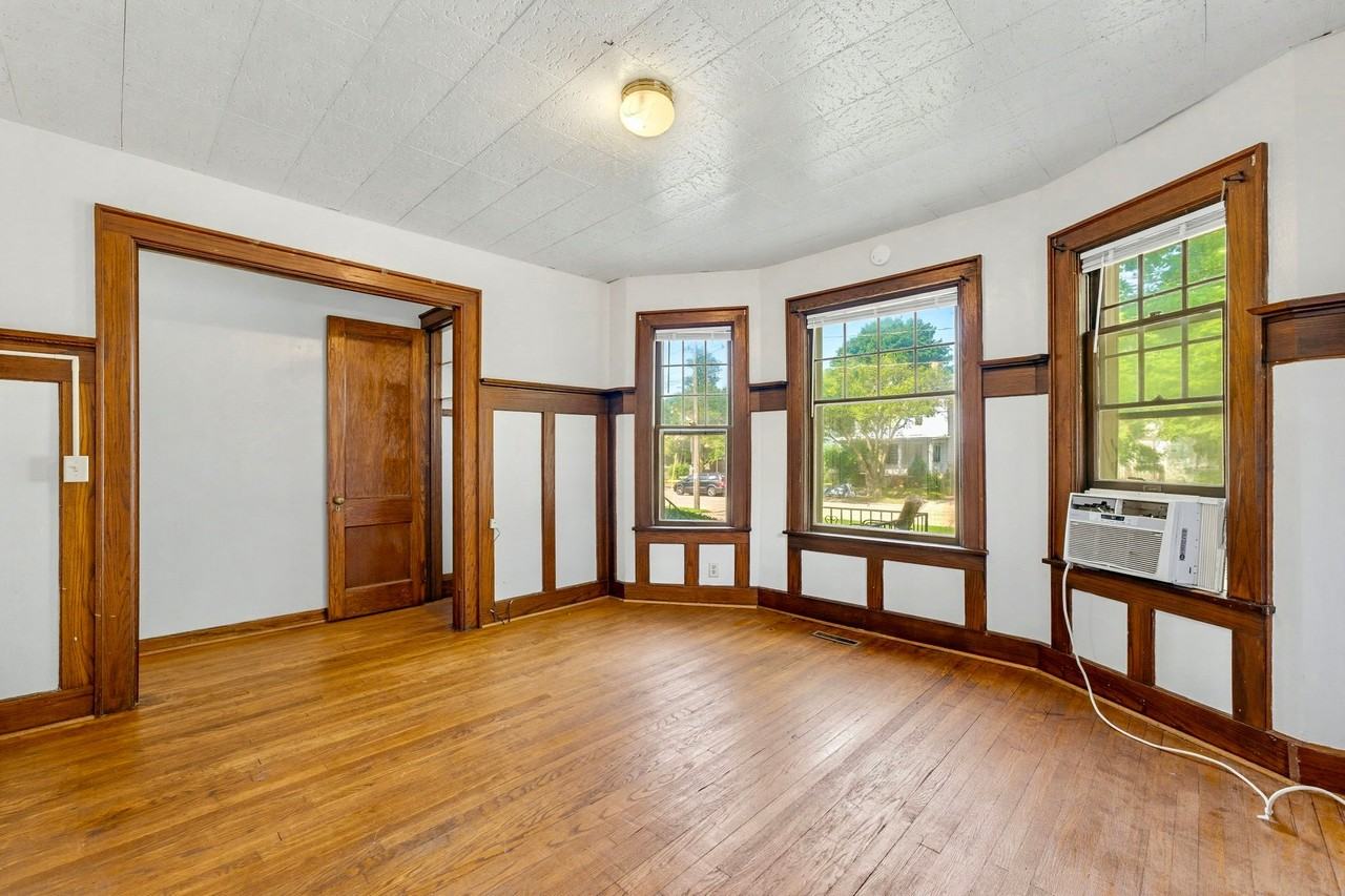 6335 7th Ave - Photo 5 of 12
