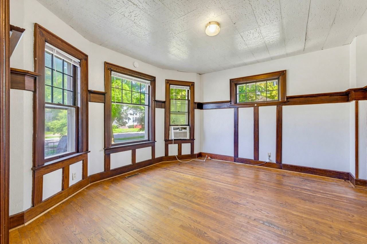 6335 7th Ave - Photo 7 of 12