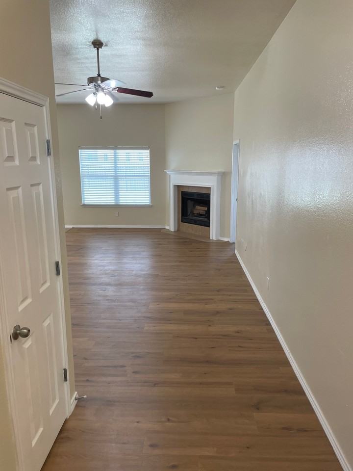 7720 Woodbury Dr - Photo 4 of 17