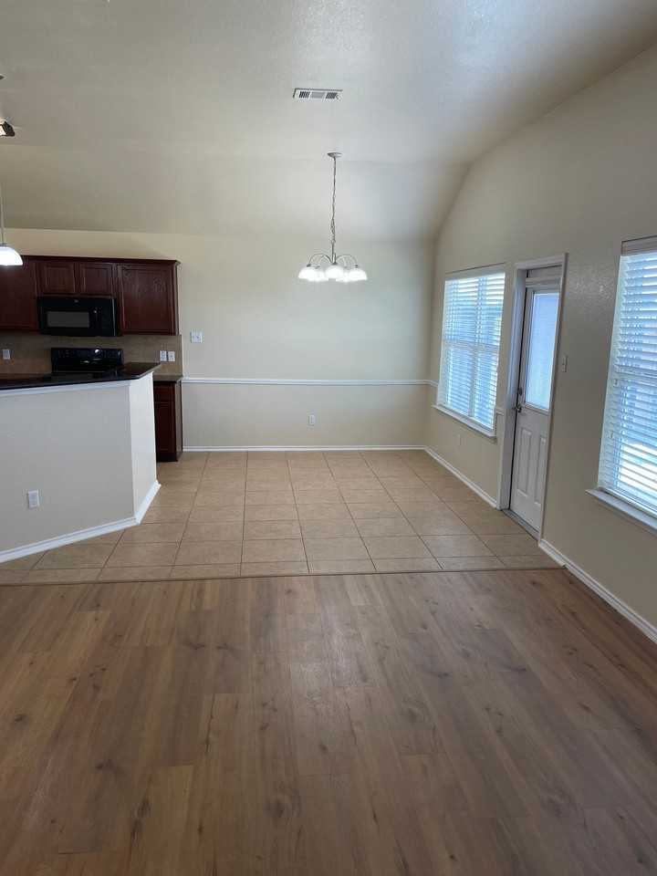 7720 Woodbury Dr - Photo 7 of 17