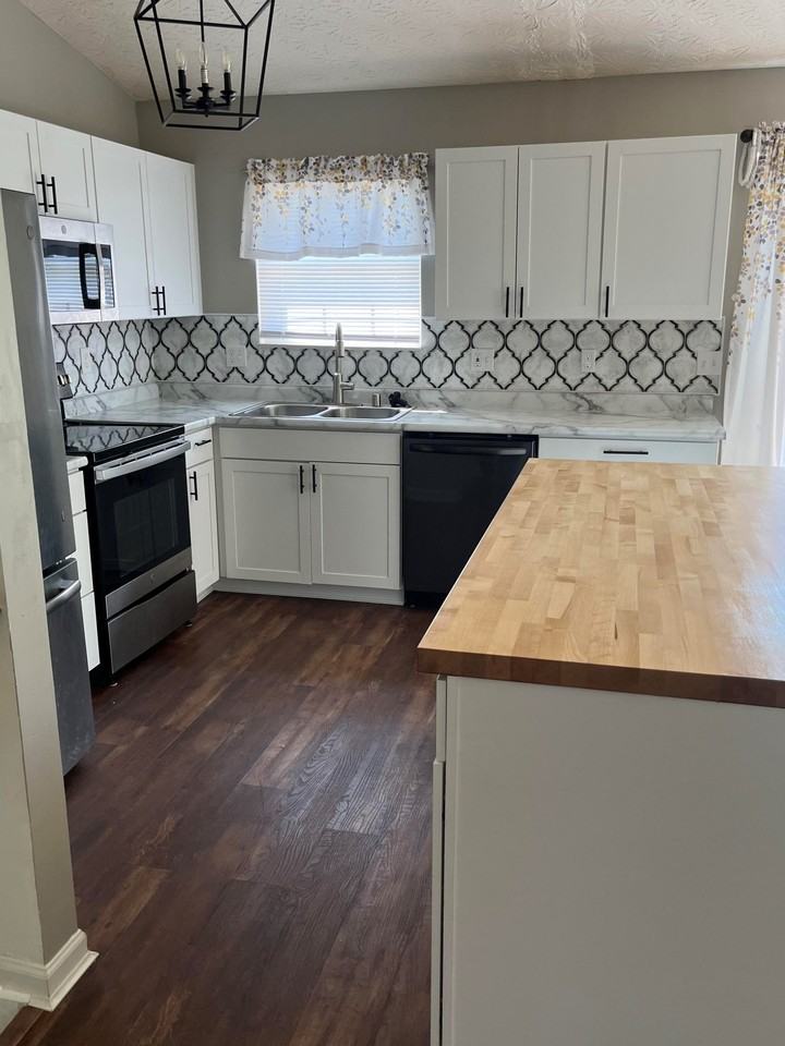 2435 Hilliard Dr - Photo 3 of 13