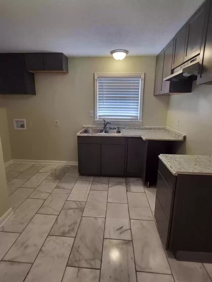 305 Damone Ave - Photo 2 of 10