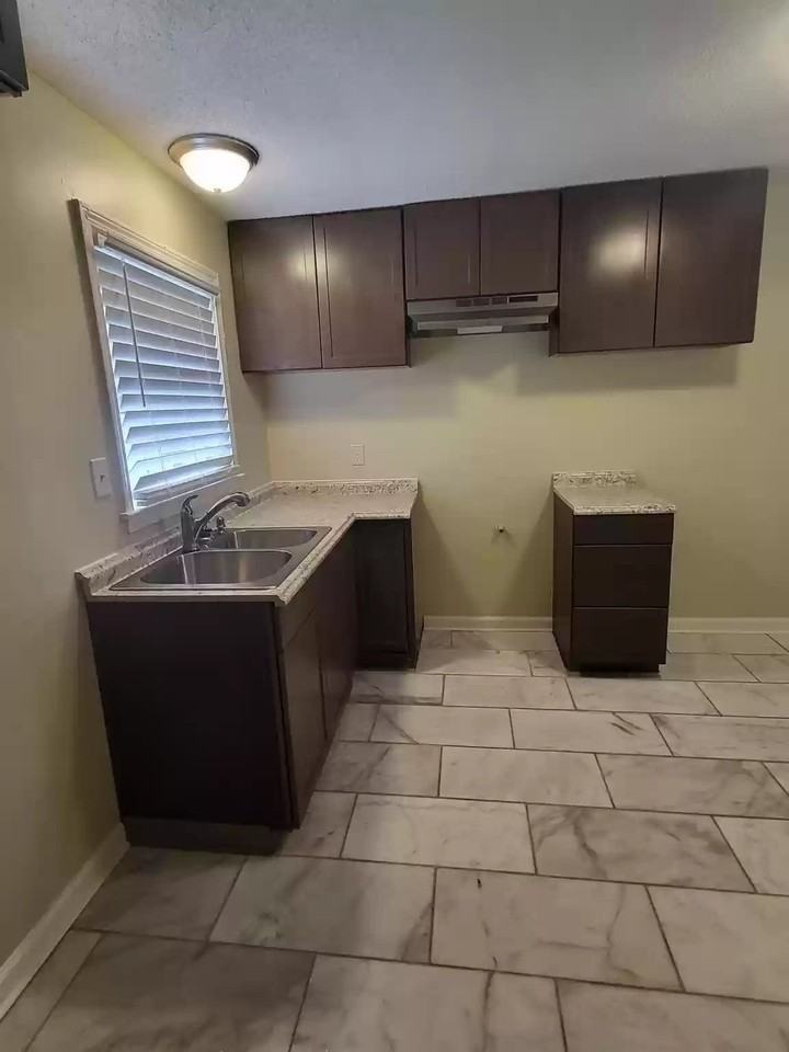 305 Damone Ave - Photo 4 of 10