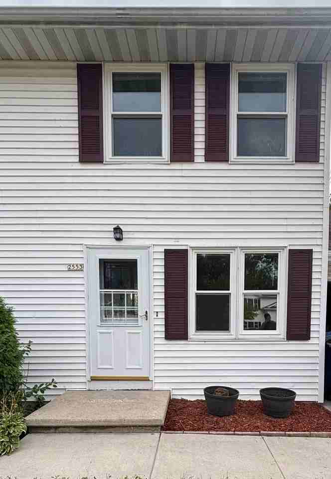 2553 Clover St - Photo 2 of 11