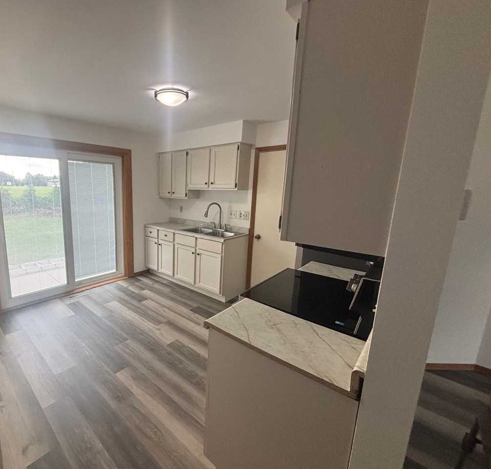 2553 Clover St - Photo 4 of 11