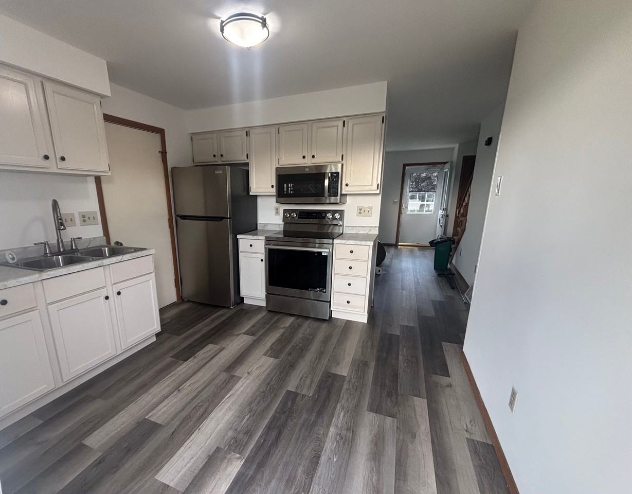 2553 Clover St - Photo 5 of 11