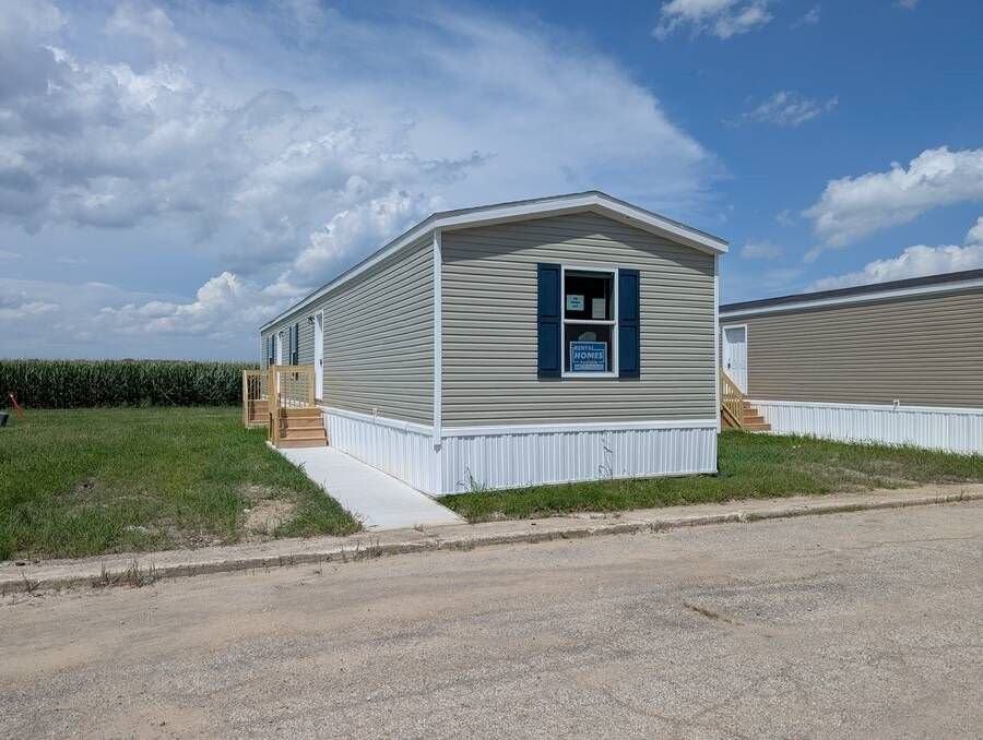 11324 E Road - Photo 2 of 14