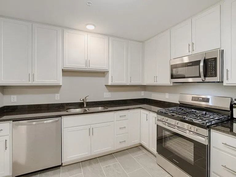 15600 26th Ave N #D - Photo 5 of 18