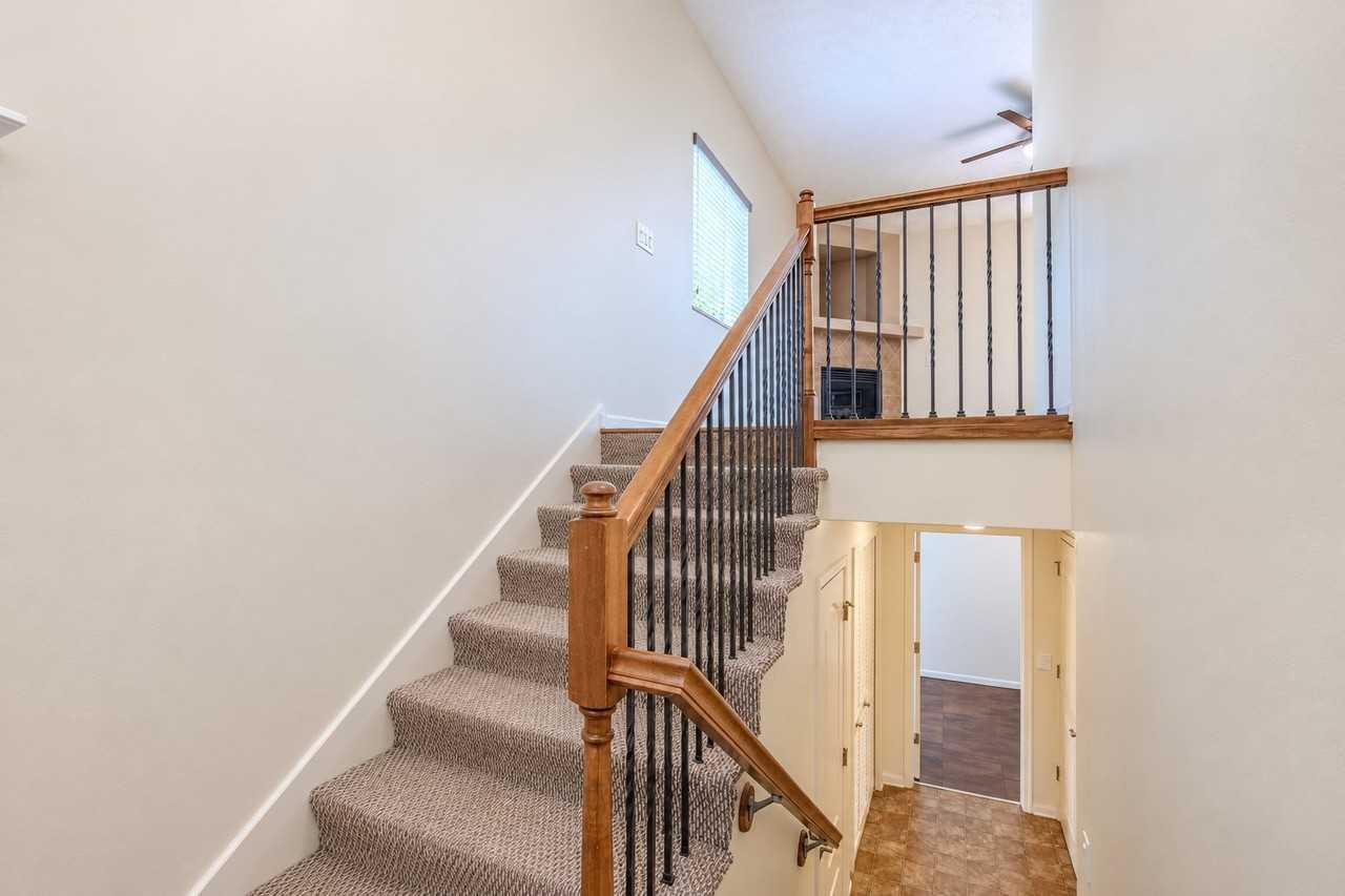 16405 Camden Ave - Photo 3 of 19