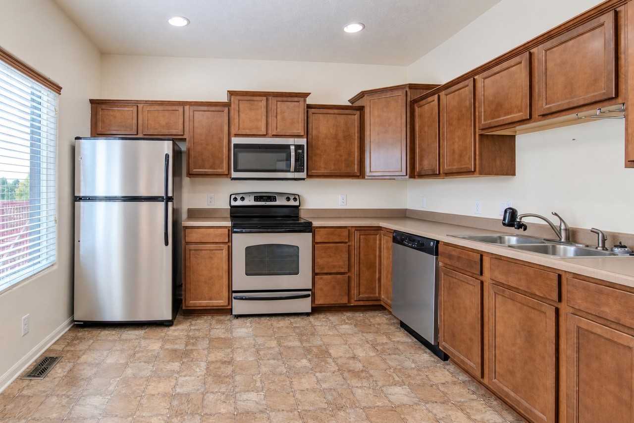 16405 Camden Ave - Photo 7 of 19