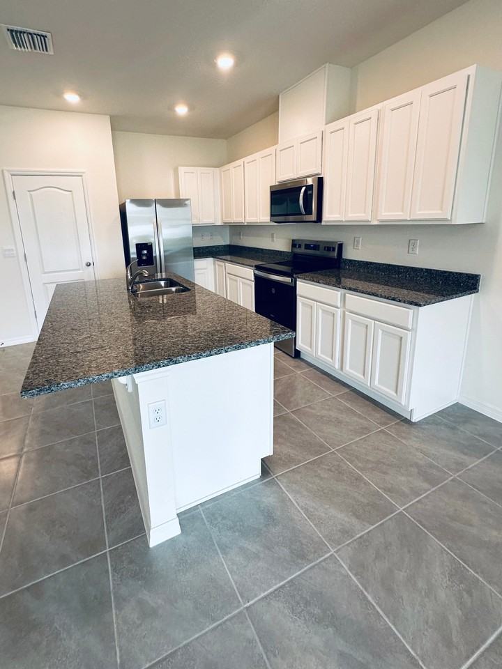 1232 Draintree St - Photo 2 of 17