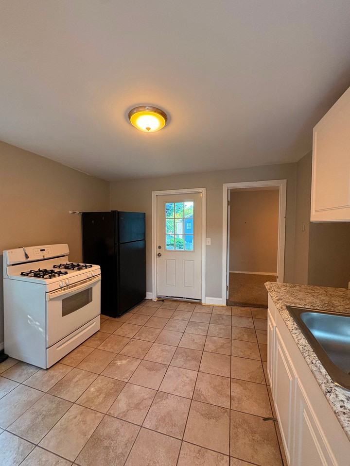 68 Catharine St #2 - Photo 2 of 18