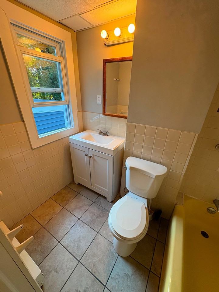68 Catharine St #2 - Photo 6 of 18