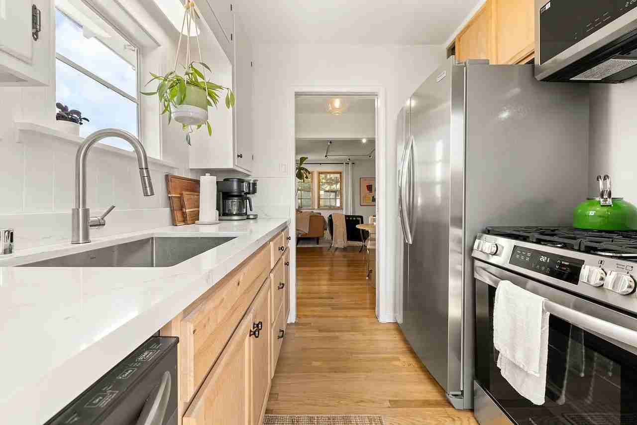 8327 Wiley Post Ave - Photo 4 of 19
