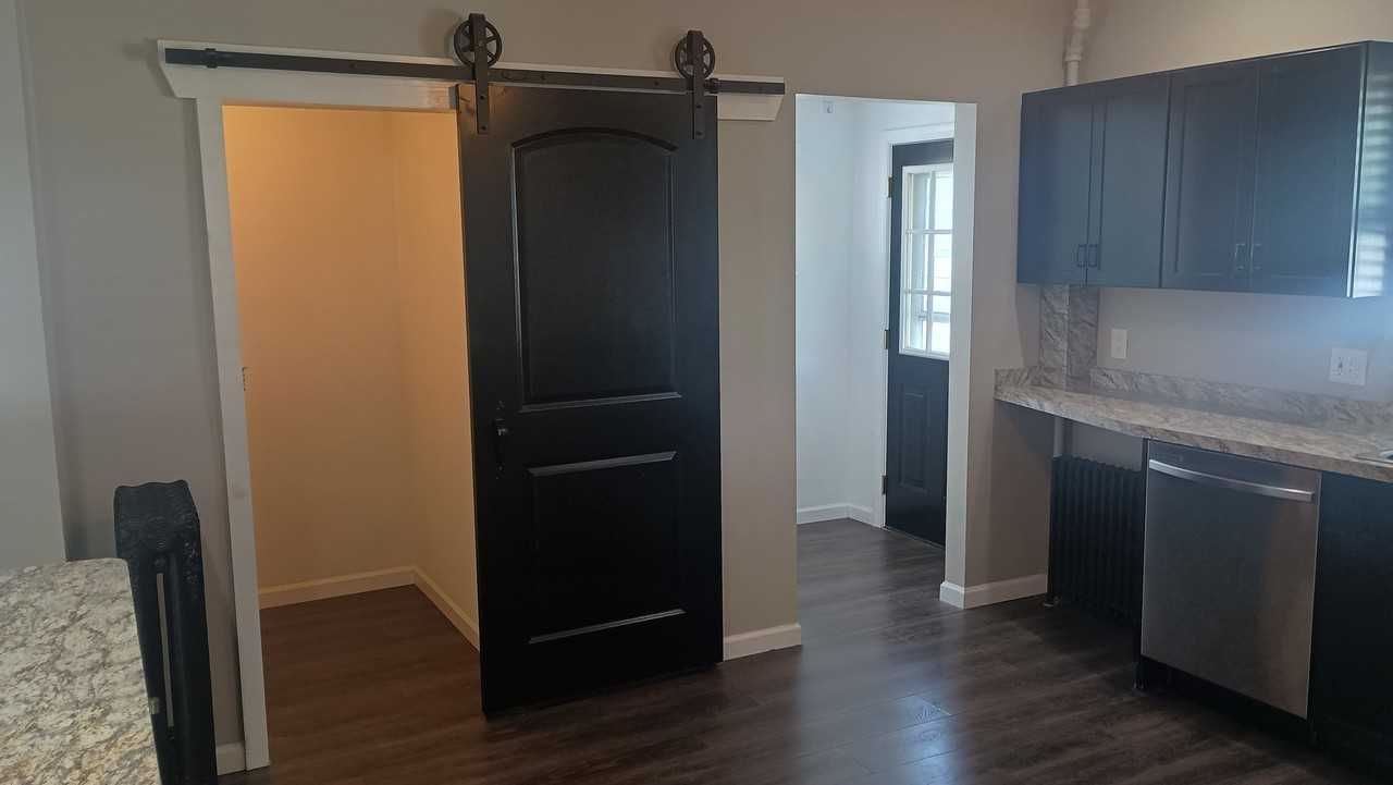 1005 Clark St - Photo 2 of 20