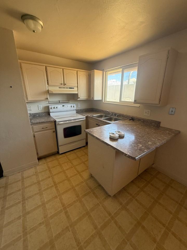 3419 S Mockingbird Way - Photo 5 of 15