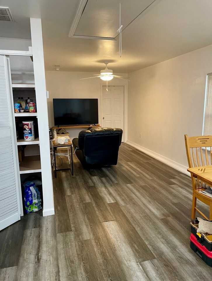 204 Appleby Rd #C - Photo 6 of 7