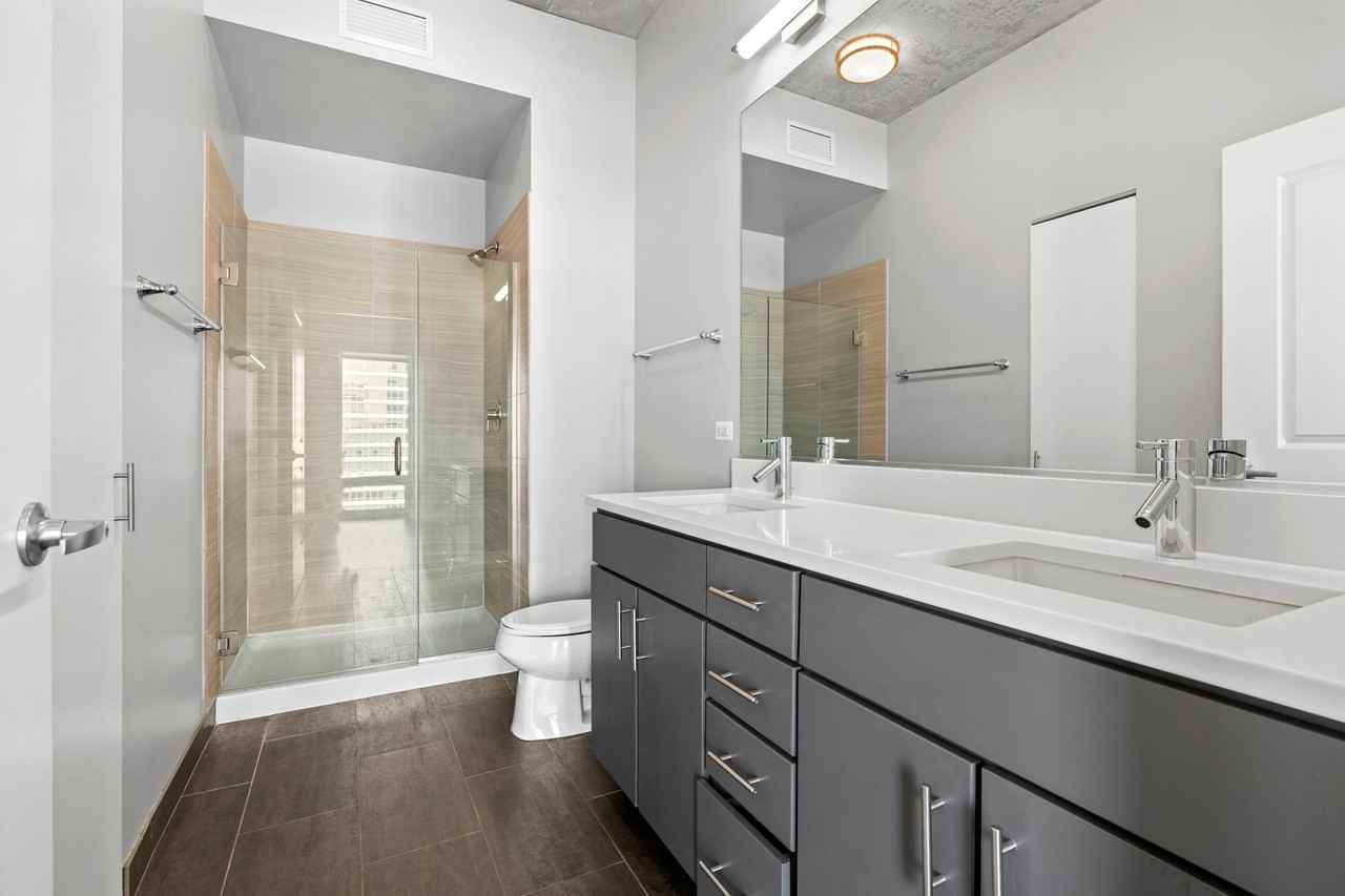 846 S Clark St - Photo 7 of 13