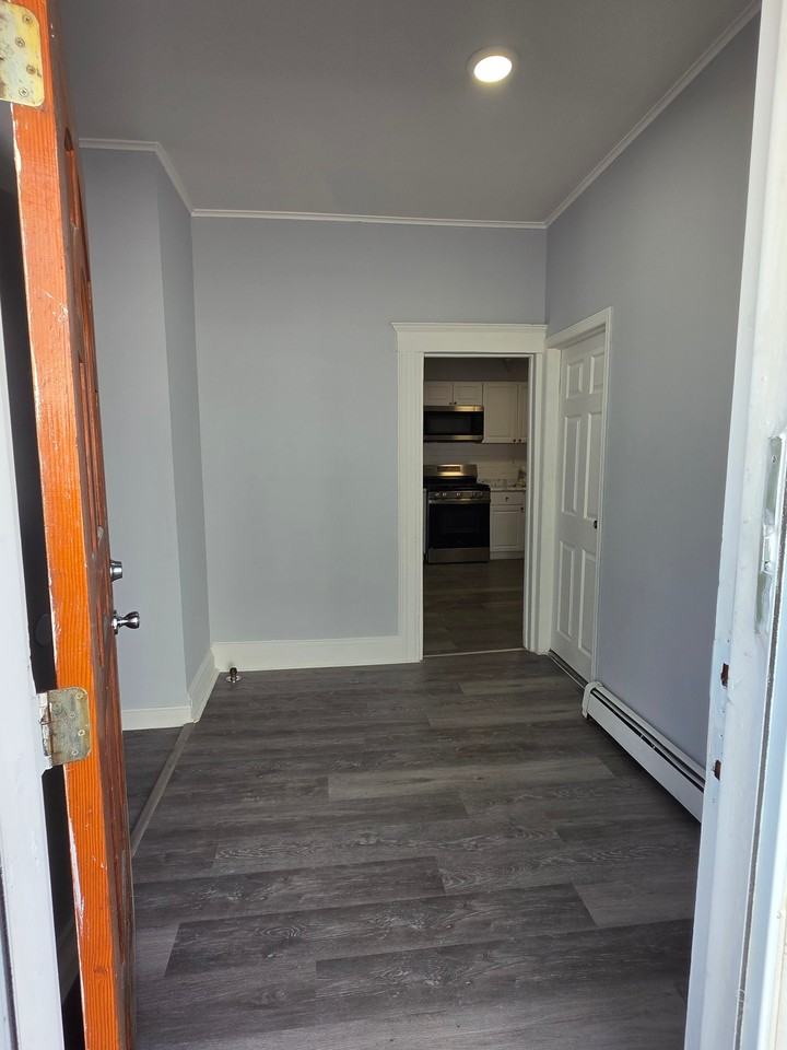 136 Long Ave #1stFL - Photo 3 of 17