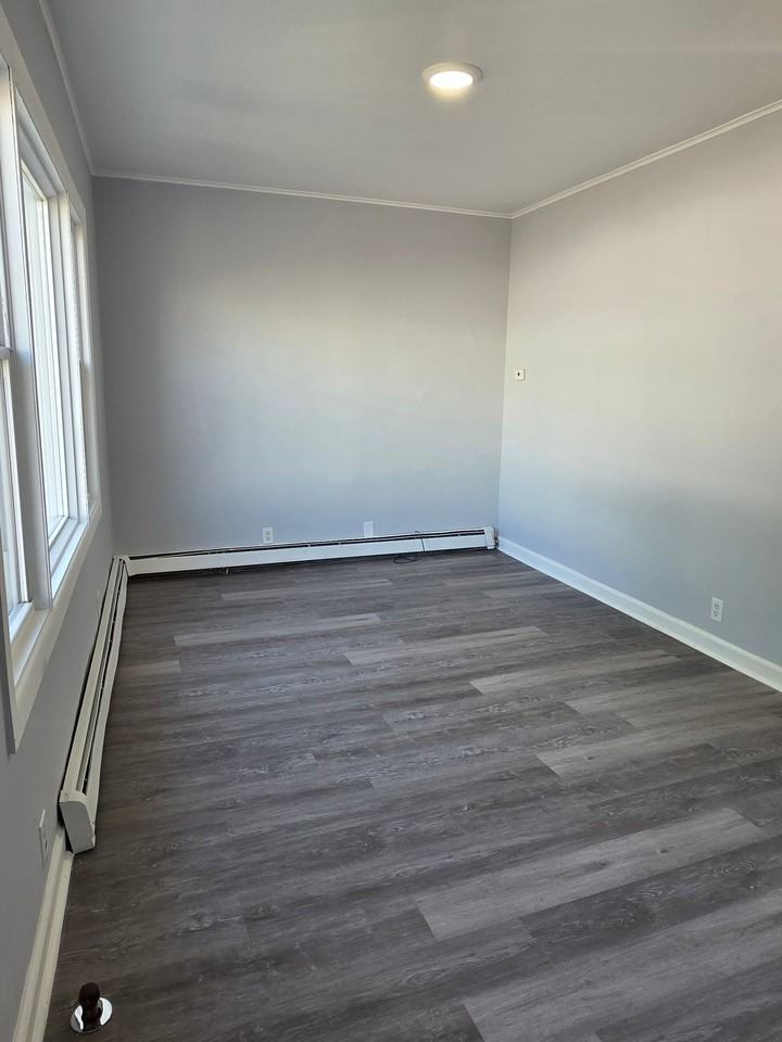 136 Long Ave #1stFL - Photo 6 of 17