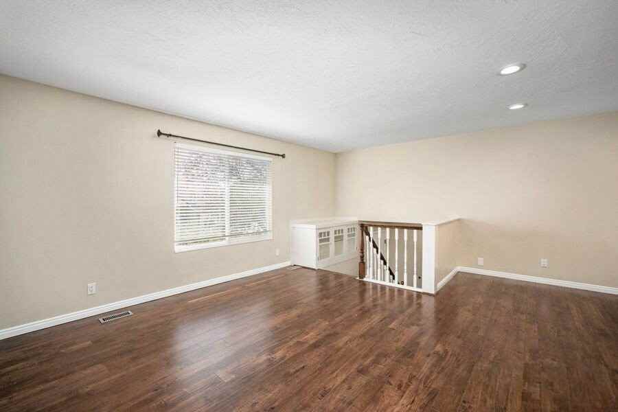 12093 S Pineridge Rd - Photo 3 of 20