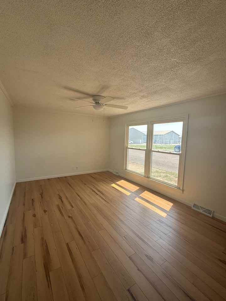 1301 Koch St - Photo 3 of 10