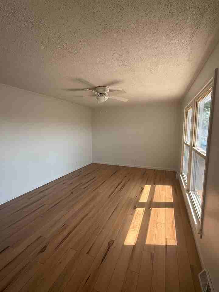 1301 Koch St - Photo 4 of 10