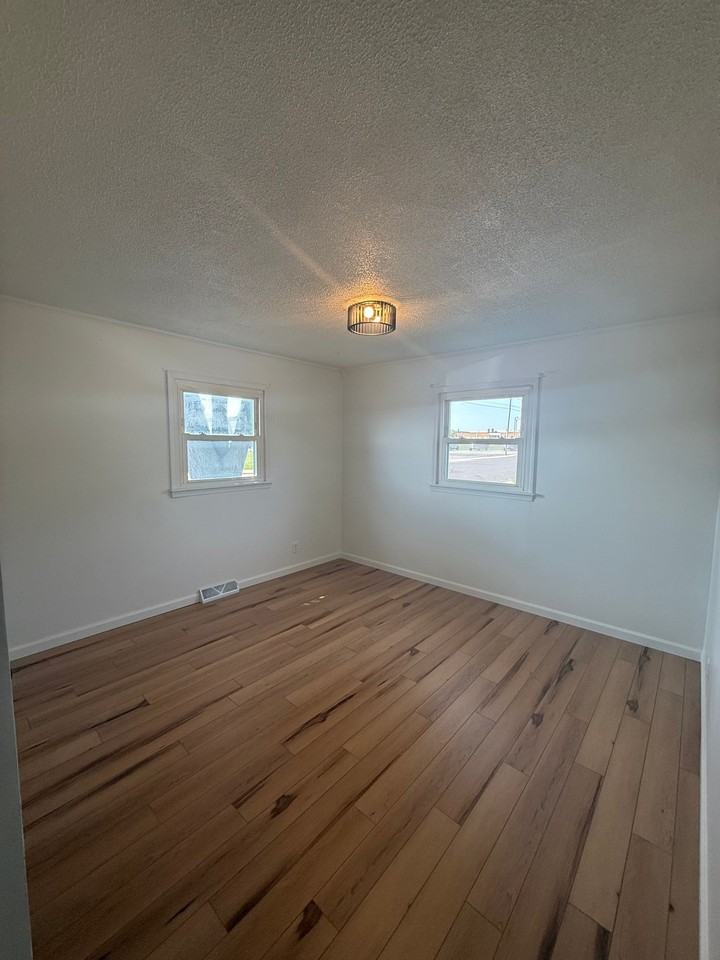 1301 Koch St - Photo 5 of 10