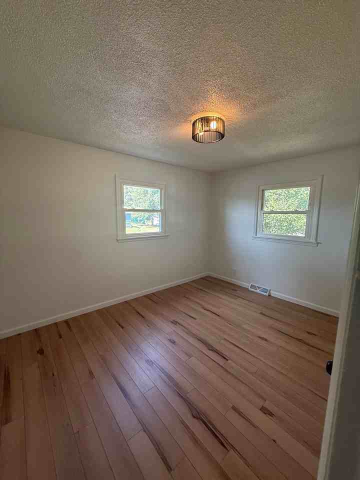 1301 Koch St - Photo 6 of 10